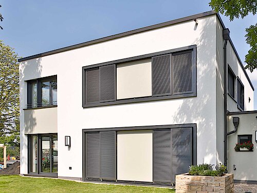 Hausfront mit automatischen Aluminium-Fenstern von Schüco